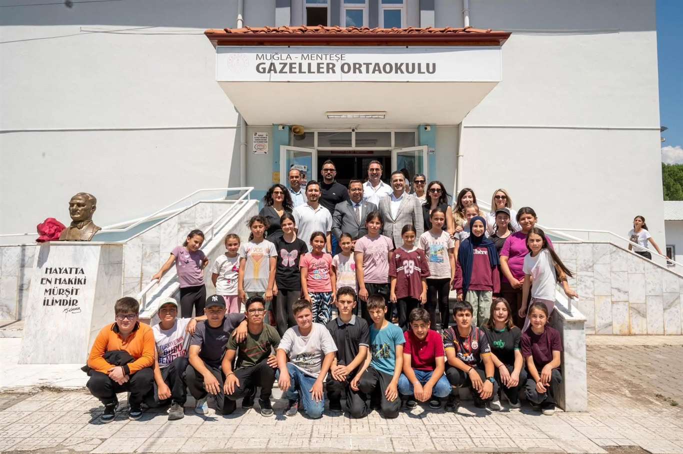 Gazeller Ortaokulu Kütüphanesi yenilendi haberi